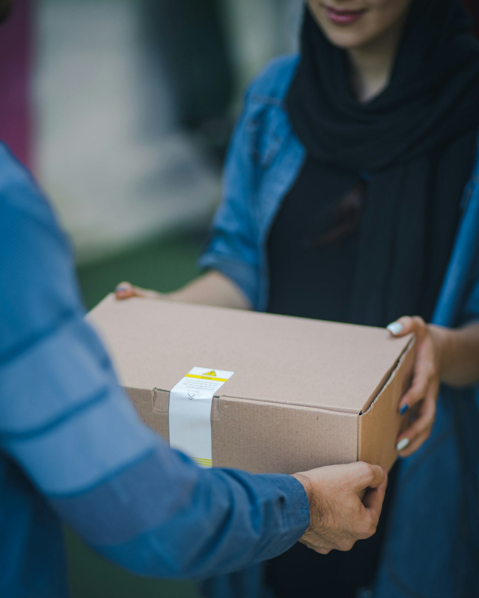 Door-to-Door Courier in UAE