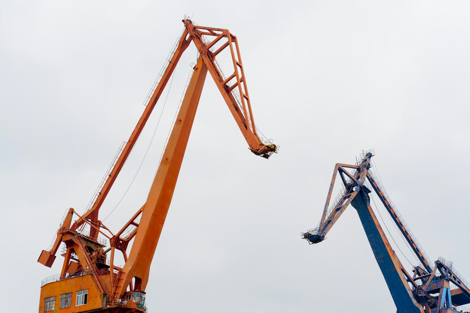 Out-of-Dimension Support in UAE